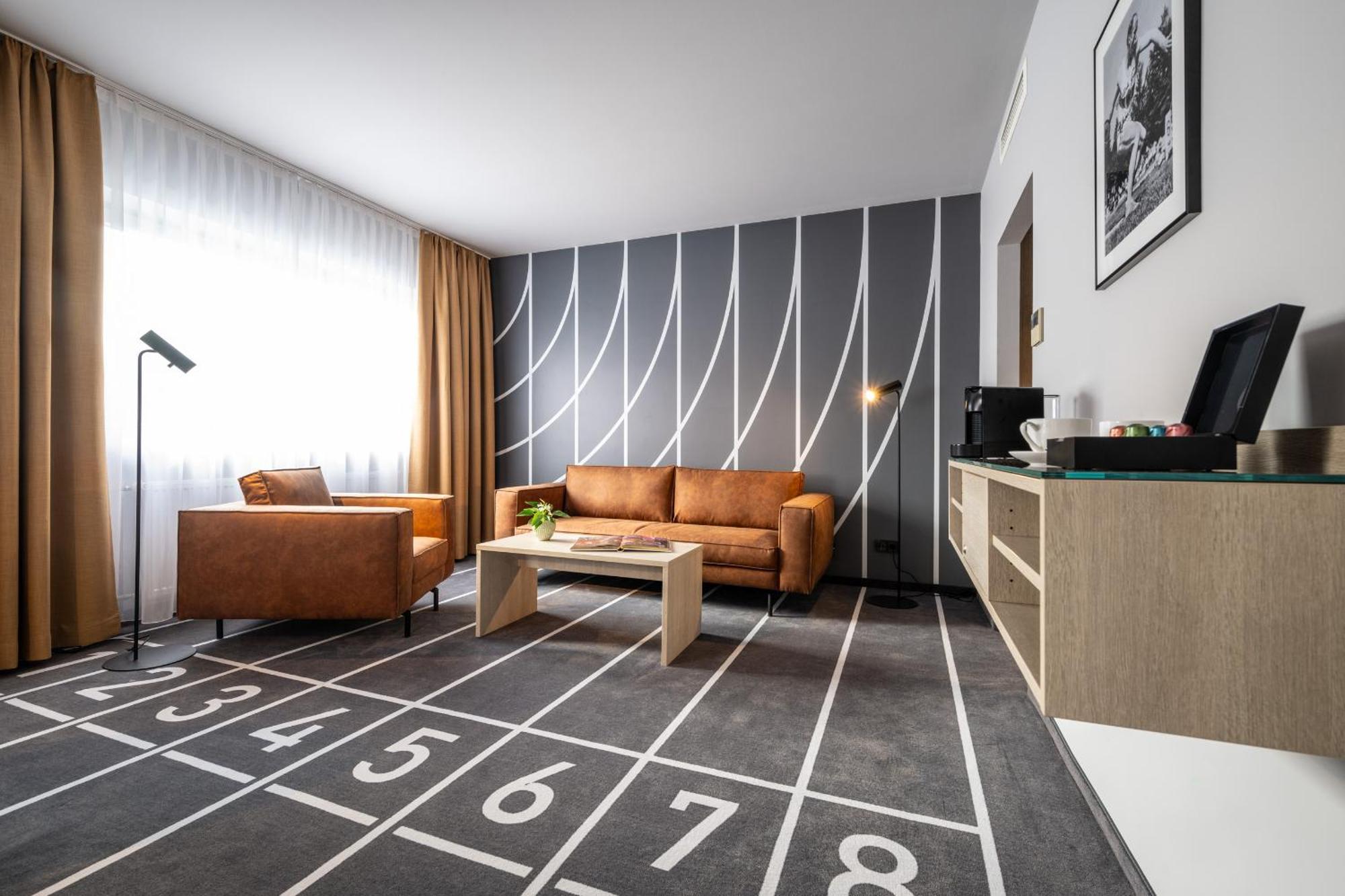 Hotel Herzogspark แฮร์โซเกนเอารัค ภายนอก รูปภาพ