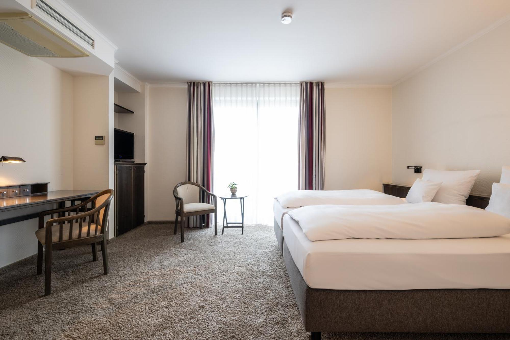 Hotel Herzogspark แฮร์โซเกนเอารัค ภายนอก รูปภาพ