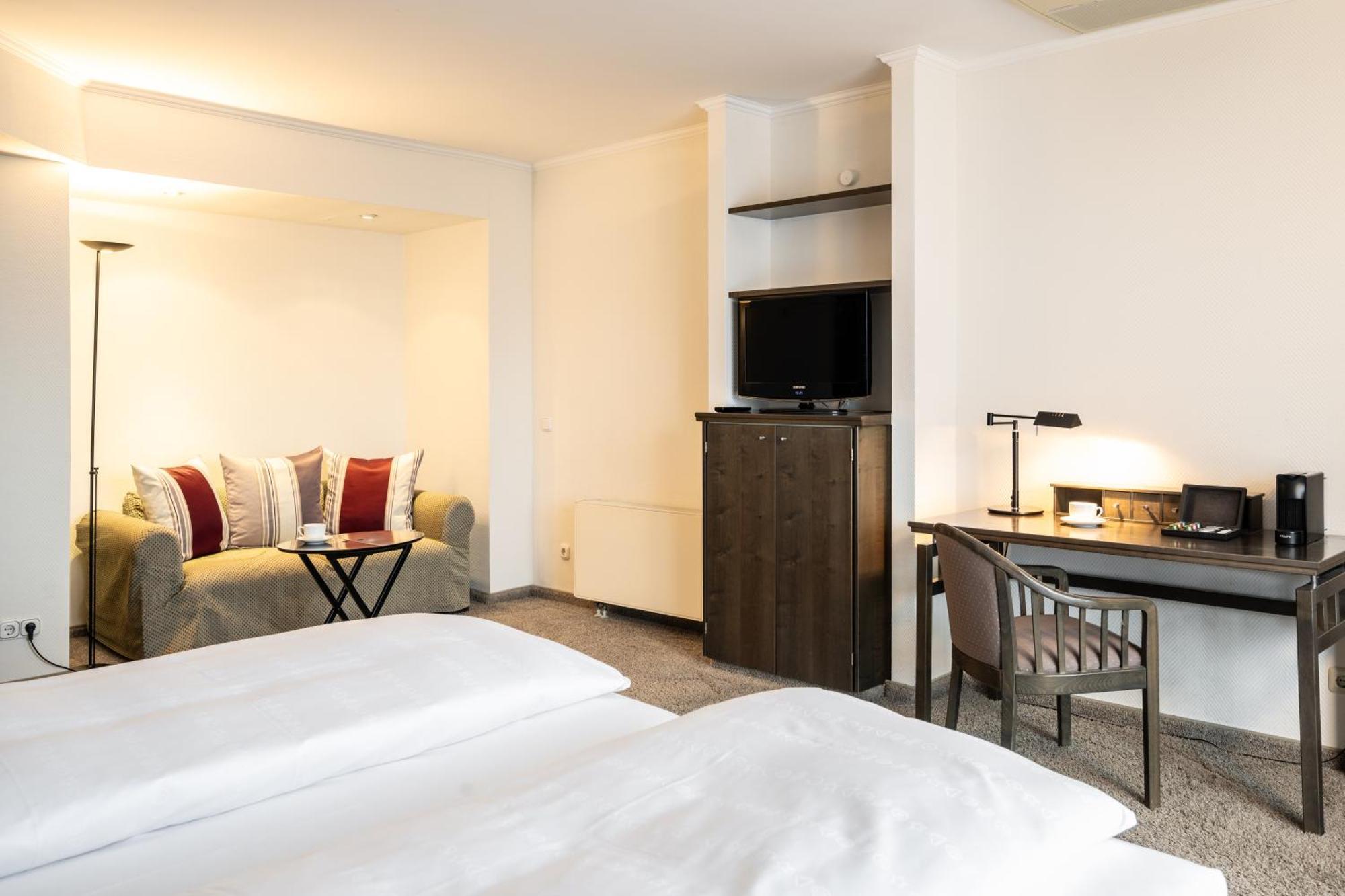 Hotel Herzogspark แฮร์โซเกนเอารัค ภายนอก รูปภาพ