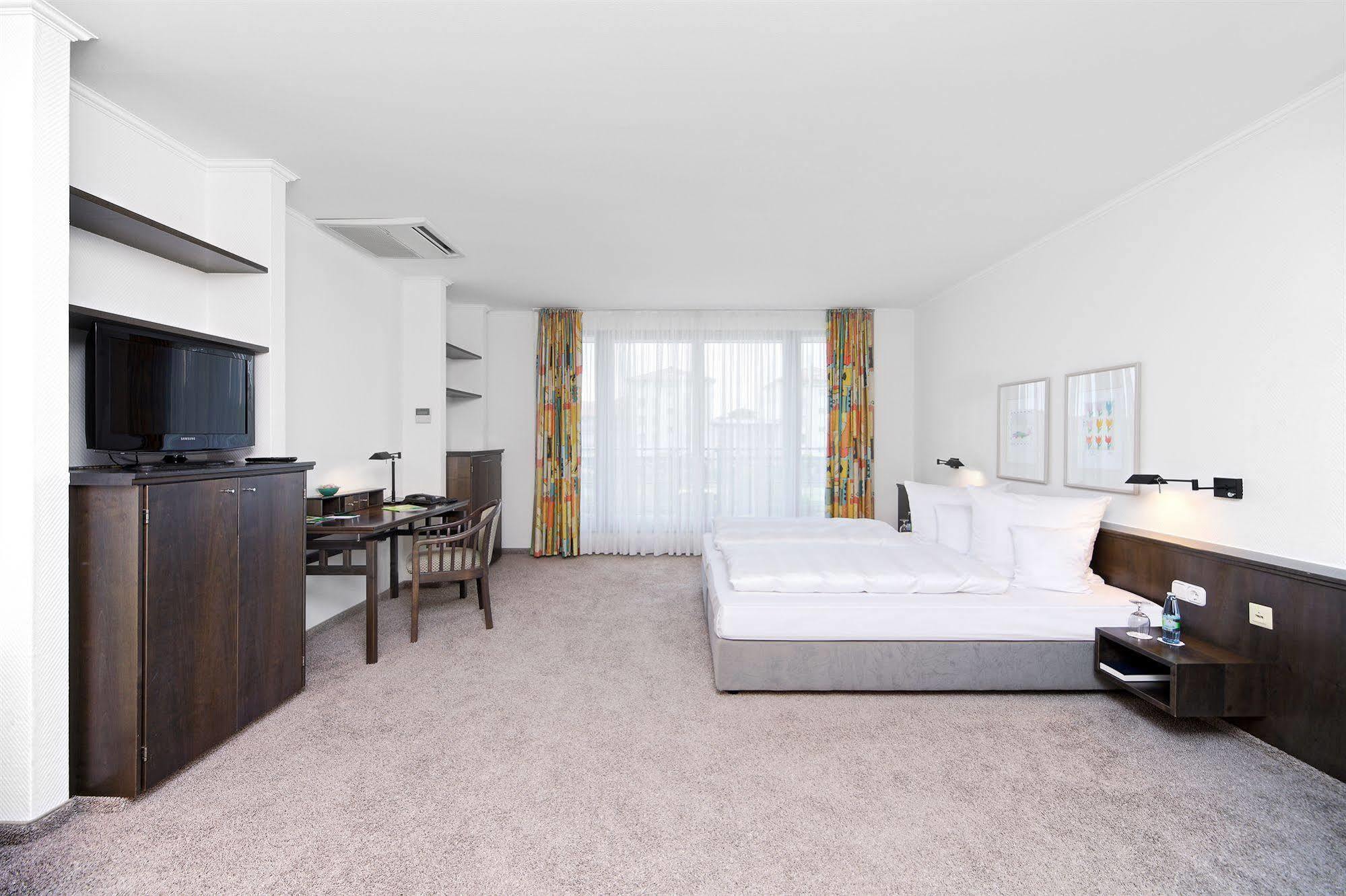 Hotel Herzogspark แฮร์โซเกนเอารัค ภายนอก รูปภาพ